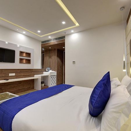 Golden Tree Hotel Noida Ngoại thất bức ảnh