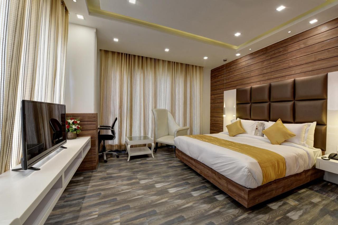 Golden Tree Hotel Noida Ngoại thất bức ảnh