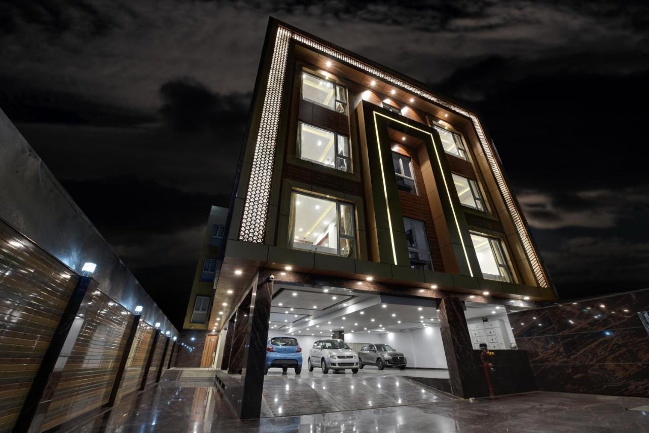 Golden Tree Hotel Noida Ngoại thất bức ảnh