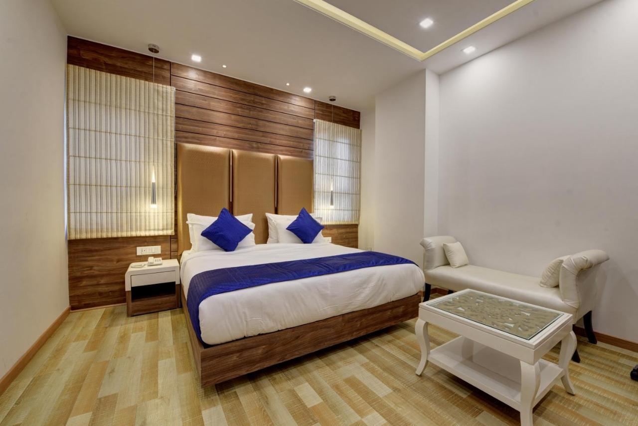 Golden Tree Hotel Noida Ngoại thất bức ảnh