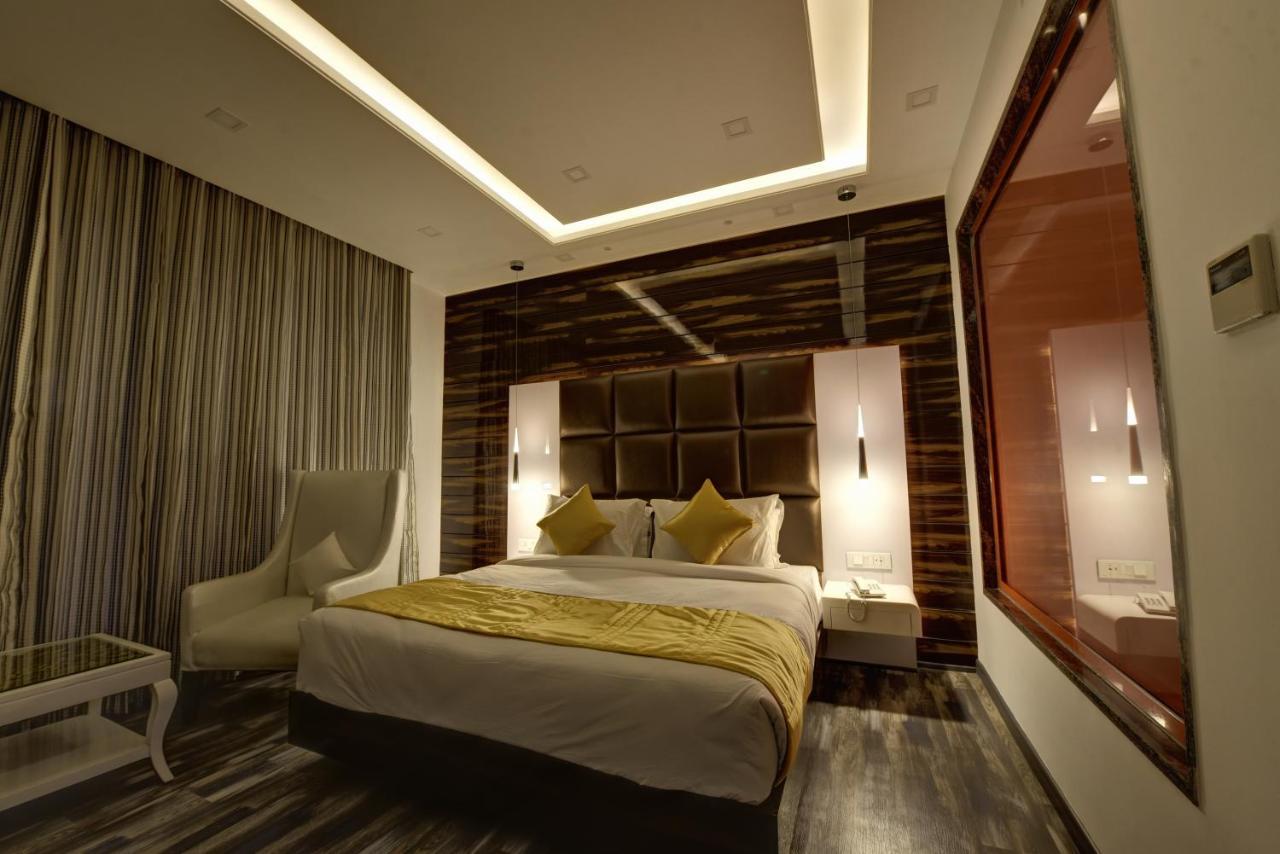 Golden Tree Hotel Noida Ngoại thất bức ảnh