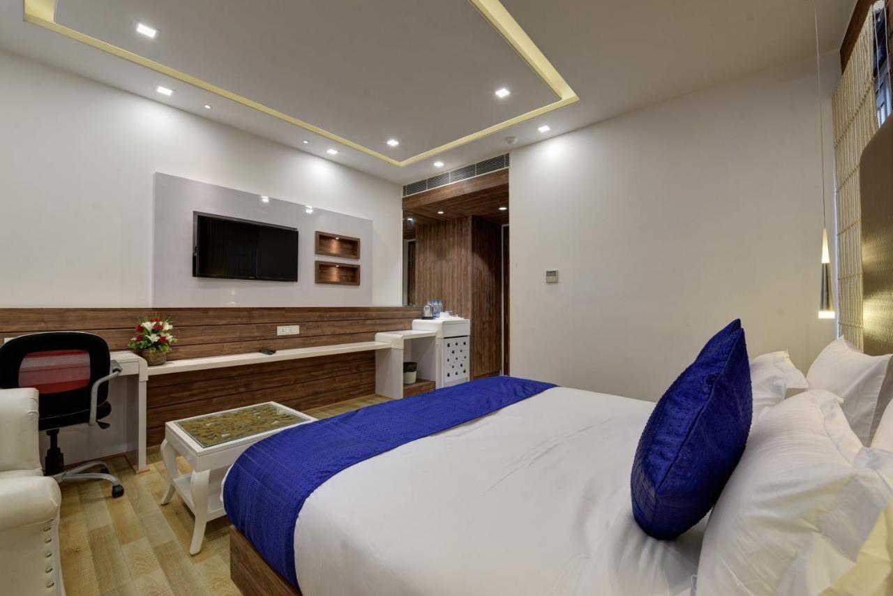 Golden Tree Hotel Noida Ngoại thất bức ảnh