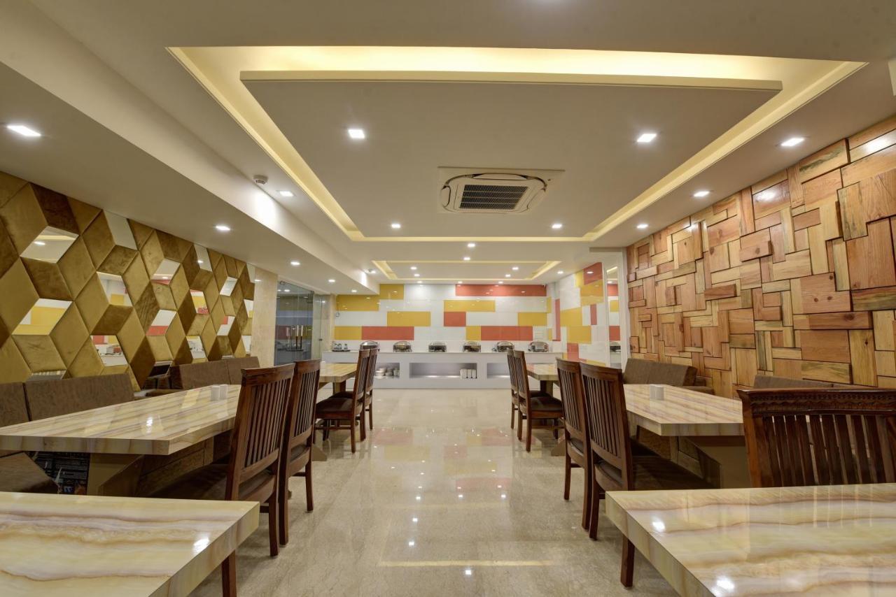Golden Tree Hotel Noida Ngoại thất bức ảnh