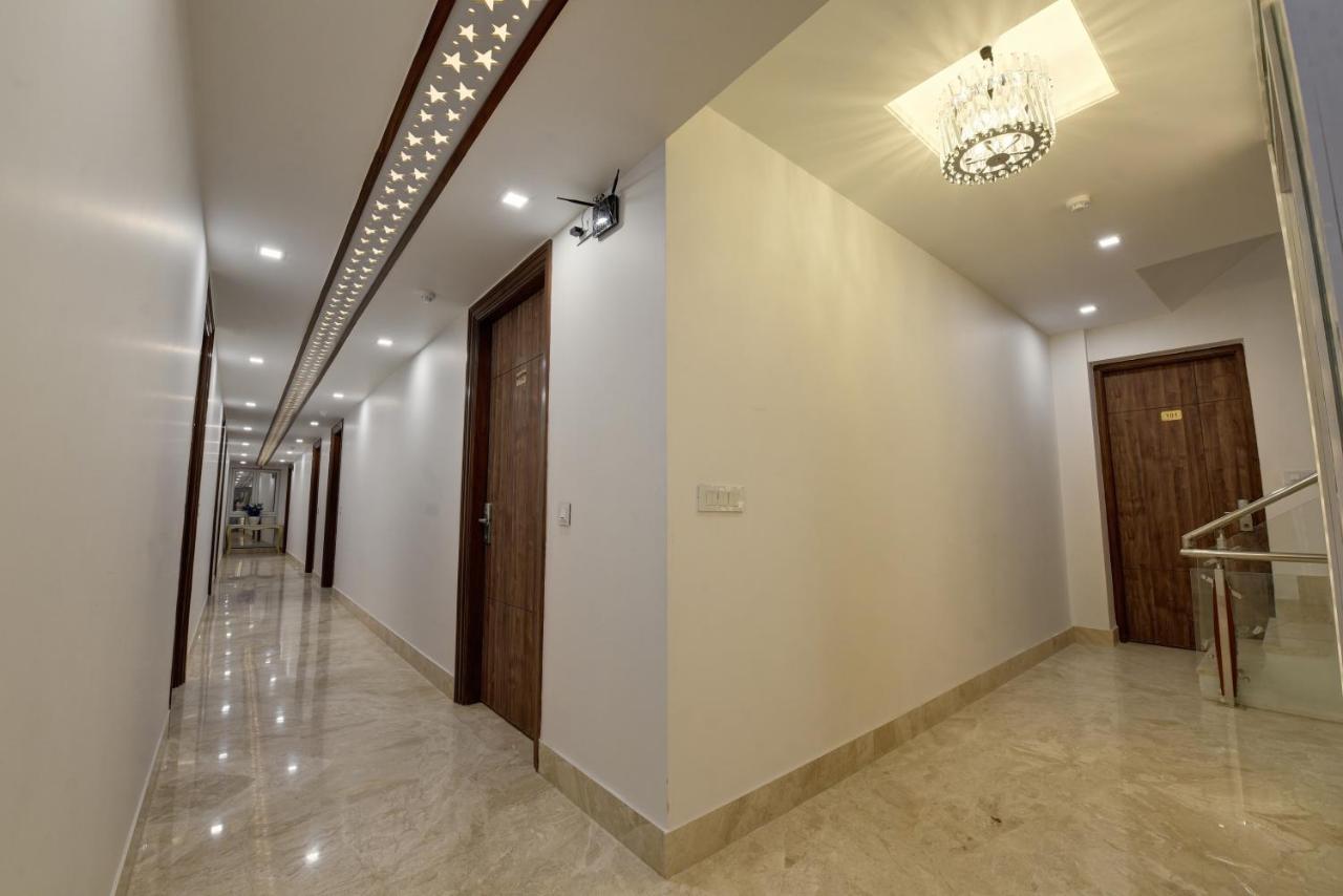 Golden Tree Hotel Noida Ngoại thất bức ảnh