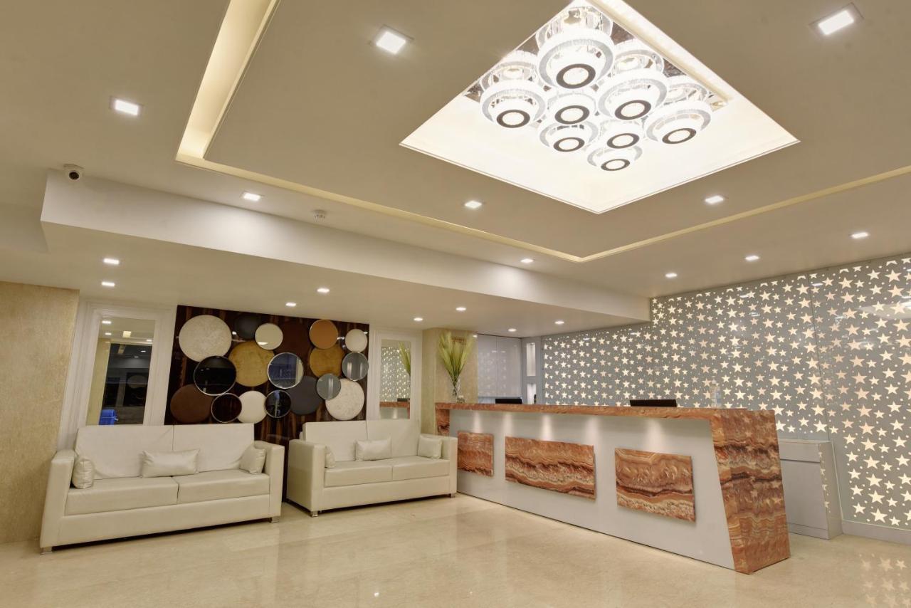 Golden Tree Hotel Noida Ngoại thất bức ảnh