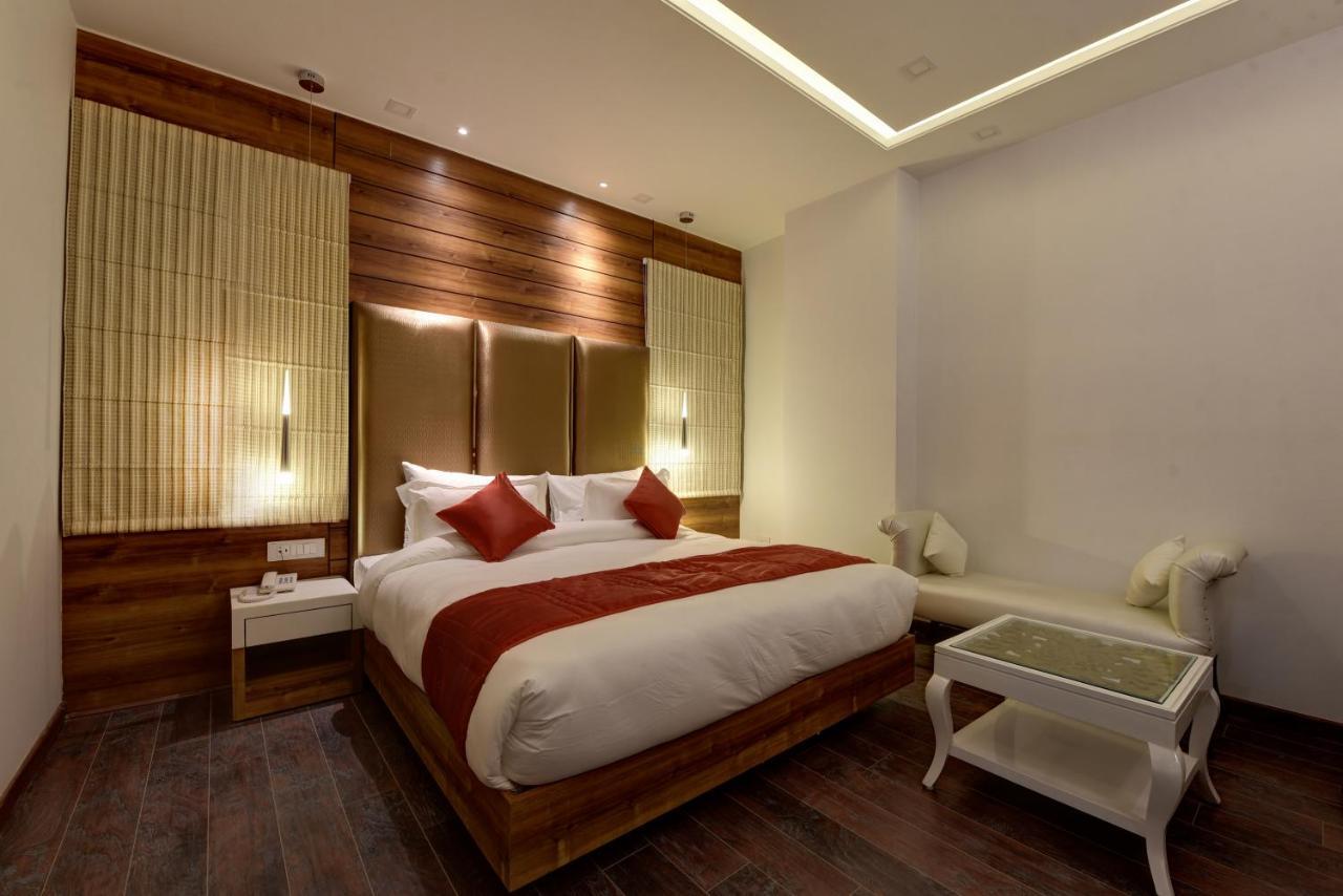 Golden Tree Hotel Noida Ngoại thất bức ảnh