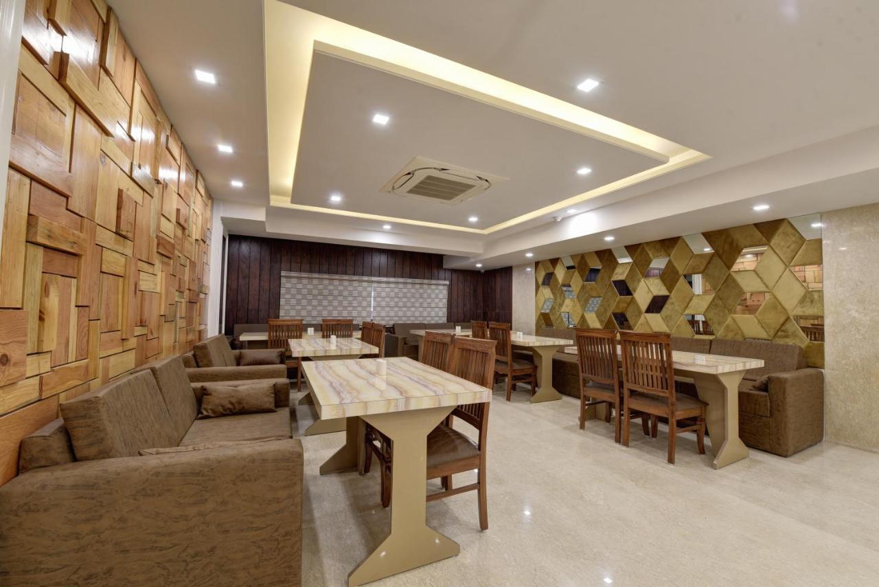 Golden Tree Hotel Noida Ngoại thất bức ảnh